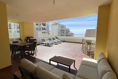 Image de Appartement de 3 chambres à proximité de la plage et du port