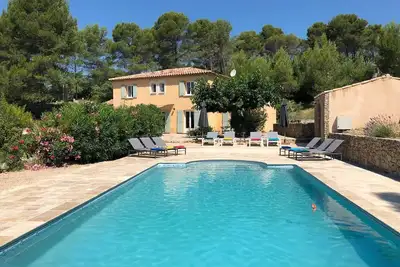 Image de Nouveau! Magnifique villa avec piscine chauffée près du village provençal