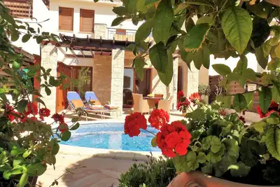 Image de Comme à la maison, détendez-vous ou jouez au 5 * Pga Cyprus Resort dans une villa privée