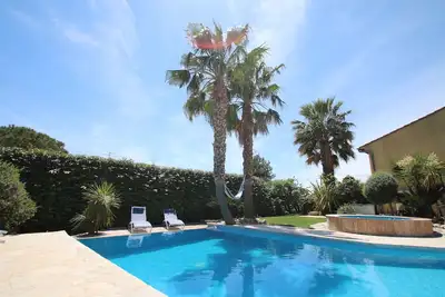 Image de Belle villa avec jardin, piscine et jacuzzi proche de toutes commodités