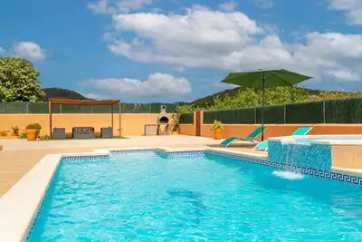 Image de Sant Antoni De Portmany: Country house with pool and jacuzzi
