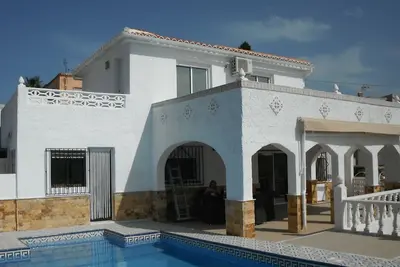 Image de Belle villa climatisée, piscine privée à seulement 30 minutes de l'aéroport d'Alicante