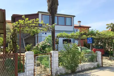 Image de Appartement à Umag, avec WiFi, climatisation, près de la mer, quartier Top, parking, barbecue