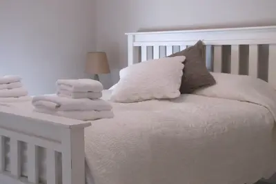 Image de 3 chambres, 6 couchages, belle pittoresque village dans le centre de l'Irlande