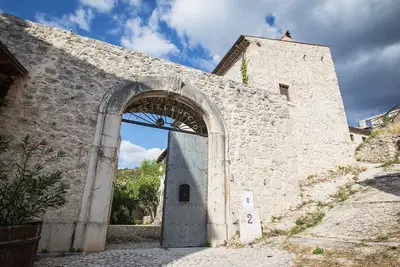 Image de Le Castelluccio Le petit château ancien du Parc National des Abruzzes