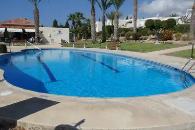 Image de Idéalement situé Townhouse au coeur de Coral Bay, piscine et vue mer