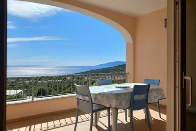 Image de Bel Appartement Vue Mer Et Montagne.