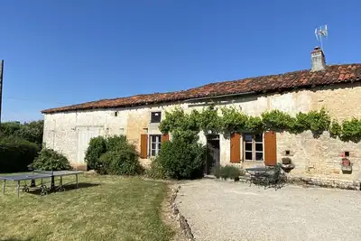 Charmante ferme indépendante avec piscine privée.