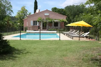 Image de Grande villa avec piscine sur terrain de 2 acres