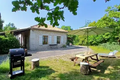 Image de Belle propriété ancienne en pierre blanche typique du Quercy Blanc avec Piscine