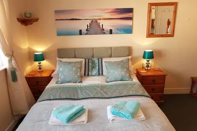 Image de Appartement de vacances en bord de mer avec piscine d'été chauffée