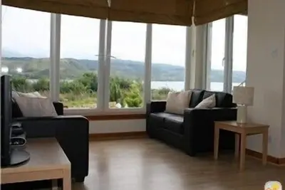 Cottage spacieux avec vue imprenable sur le Loch Fyne