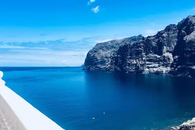 Image de Superbe appartement avec vue imprenable sur la mer et la falaise, 2 terrasses et wifi gratuit.