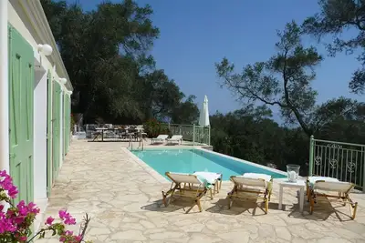 Panos House villa avec piscine à quelque minute de Loggos 3-4 chambres