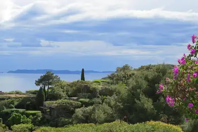 Image de Villa with sea view in a private area of Gaou Bénat - BormeslesMimosas