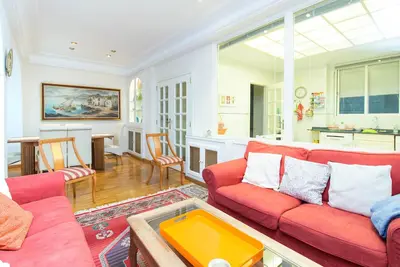 Image de Fournitures Appartement de luxe de 3 chambres. Parfait pour les familles.