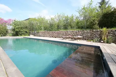 Image de Mas de caractère avec grande piscine