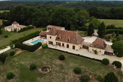 Image de Grande maison périgourdine spacieuse pour 15 personnes avec piscine