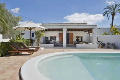 Image de Villa avec piscine privée et jardin, à 5 minutes à pied de la plage