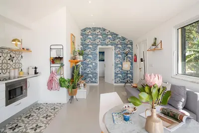 Image de Fantastique maison avec vue sur la mer surplombant Porto dans la vieille ville de Funchal.