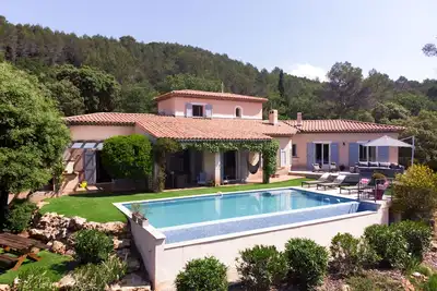 Image de Villa agréable & spacieuse avec piscine au cœur des vignes et proche des plages