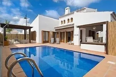 Image de El Valle Golf - Villa Morgan, piscine chauffée, WiFi. Jardin / piscine plein sud.