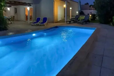 Image de Villa de plain pied - clim / Piscine / Jardin - Proche plages commerces restaurants