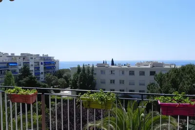 Spacieux et lumineux appartement dans résidence avec piscine, vue mer et parc