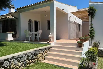 Image de Rural house in Los Caños de Meca, with garden, one minute from the beach and cliffs.