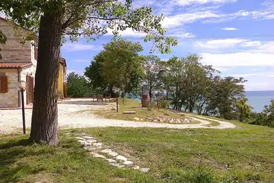 Image de Dans le parc Conero, avec la mer sous la maison