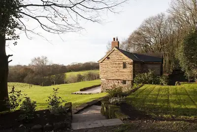 Image de Sur un domaine privé, la vie privée de Pheasants Nye mais pas isolée sur les collines de Peckforton