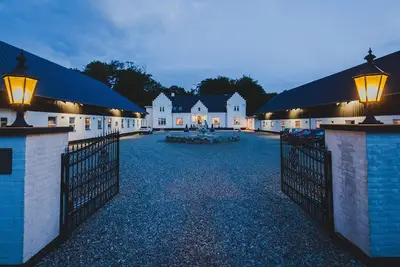 Image de Louer tout un manoir entouré de paysages magnifiques jusqu'à Holsted y.