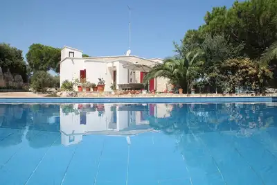 Image de Villa avec vue mer, à 3km de la mer et du centre, piscine privée, aire de jeux