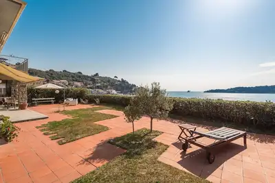 Image de Charmant appartement avec terrasse au bord de la mer