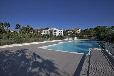 Image de appartement rez-de-jardin dans une de plus belles résidences de la côte