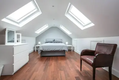 Image de Grande maison spacieuse pour 23 personnes à 15 minutes du centre de Londres