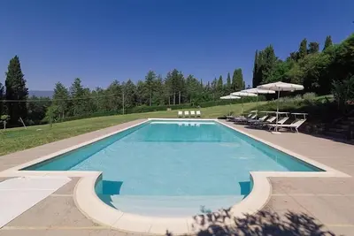 Image de Villa Catarsena avec piscine privée chauffée.