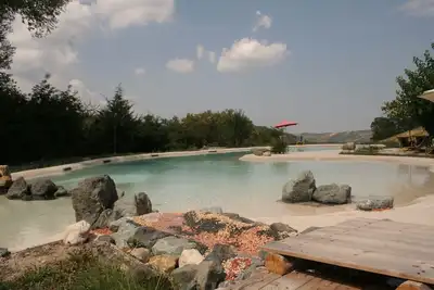 Image de Chambre familiale dans une ferme: petit-déjeuner, restaurant, piscine et jacuzzi
