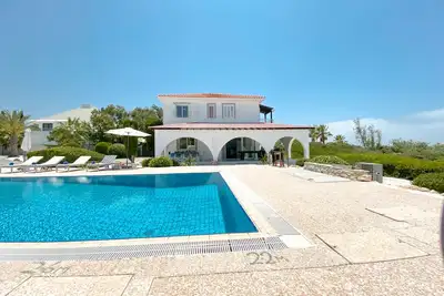 Image de Luxe, Front Line, Piscine Chauffee, Hot Tub, Vue Mer Exceptionnelle
