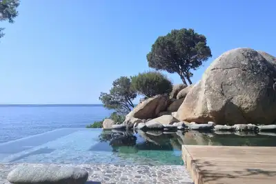 Image de Villa face à la plage avec piscine à débordement