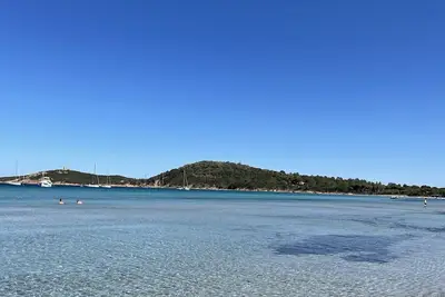 Image de havre de paix, vue paradisiaque sur la baie