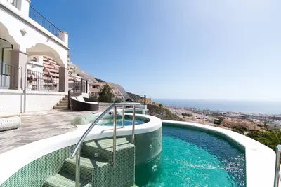 Image de Villa de prestige avec Wow Factor. Piscine à débordement. Costa Adeje.
