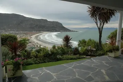 Image de Lovely large family House near beach, spectacular sea and mountain views.