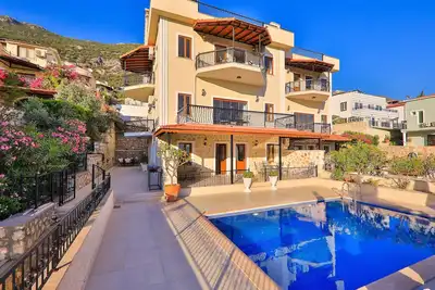 Villa spacieuse avec piscine privée et vue panoramique sur la baie et ses îles