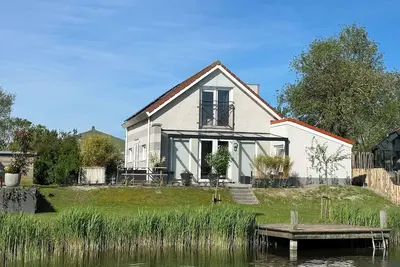 Image de Villa de vacances de luxe sur l'eau