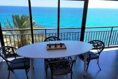 Image de Appartement en toute première ligne de mer Coveta Fuma avec une vue imprenable
