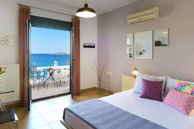 Image de Rien que nous deux! Un studio avec vue sur la mer unique