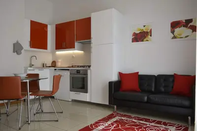 Image de Appartement entièrement rénové, à 100 mètres de la mer avec Wi-fi