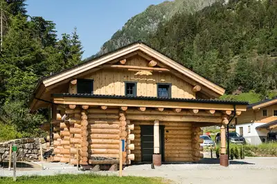 Image de Chalet de luxe au bout de la vallée de la Vierge, intégré dans un paysage de rêve
