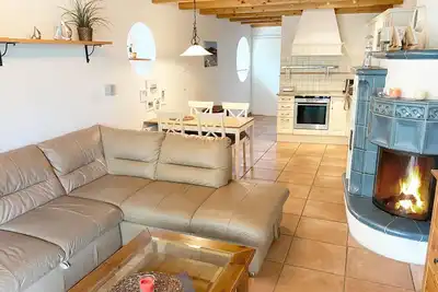 Image de luxueuse maisonnette aimante près de la plage avec terrasse piscine sauna cheminée